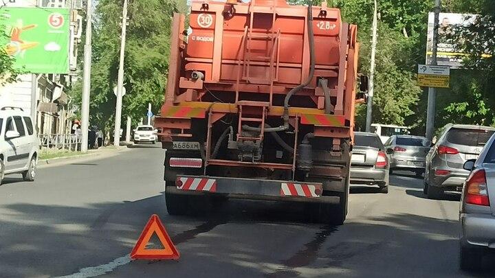 Поливальная машина попала в ДТП с иномаркой в Заводском районе Саратова