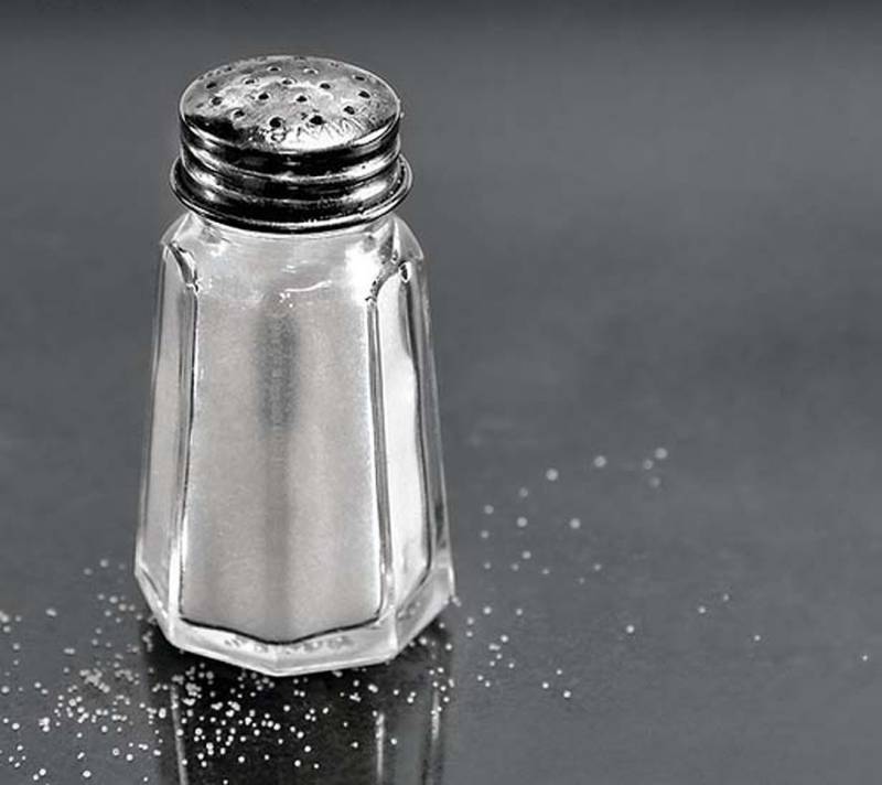 Ученые из Великобритании и Австрии опубликовали новые выводы, касающиеся вреда соли для здоровья, их исследование показало, что употребление соли, самой распространенной приправы, может увеличить риск развития рака желудка на 41%.