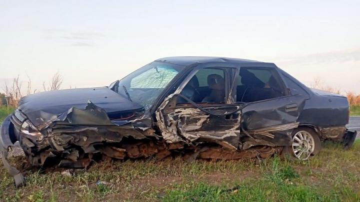 Три человека пострадали в ночном ДТП в Озинском районе