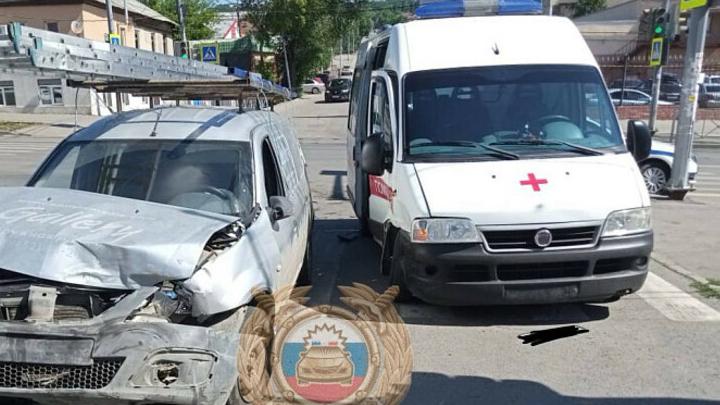 В Саратове произошло ДТП со скорой помощью