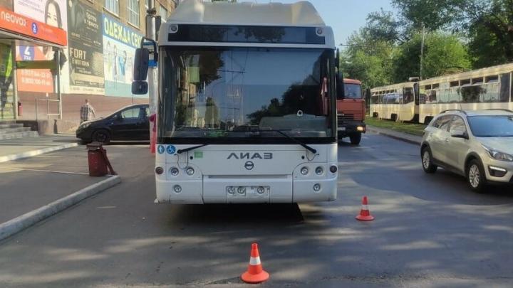 В Саратове пожилая женщина после падения в автобусе попала в больницу