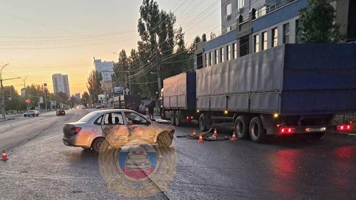 Ночью на Чернышевского в Саратове произошла тройная авария