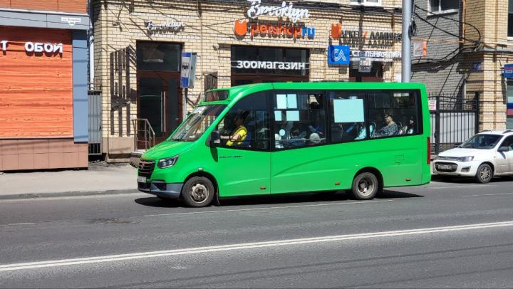 Из-за лихачества водителя в Саратовской маршрутке пострадала пенсионерка