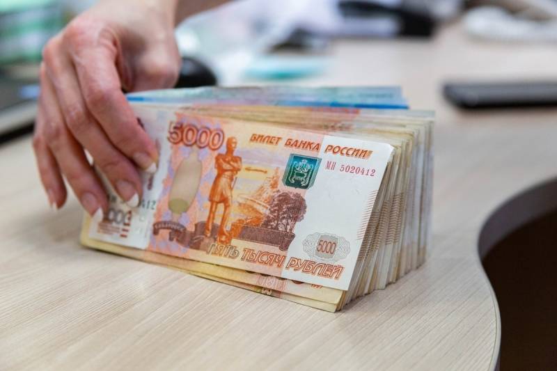 Согласно опросу, проведенному НПФ «Достойное БУДУЩЕЕ» и предоставленному газете «Известия», около 40% россиян высказали готовность переместить свои «замороженные» пенсионные накопления в индивидуальные пенсионные счета (ПДС).