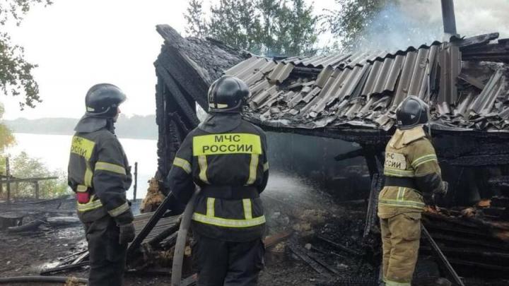 Саратовский дачник спас сторожа на пожаре