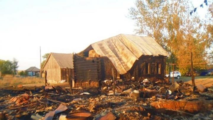 Соседи спасли пожилую женщину на пожаре в Балтайском районе