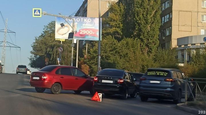 На Тархова в Саратове не разъехались две "Лады"