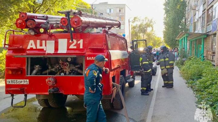 В Балакове горел балкон в общежитии: эвакуировано 9 жильцов