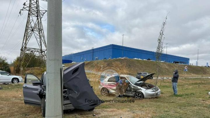 Две автоледи и двое детей пострадали в ДТП у "Happy Молла" в Саратове