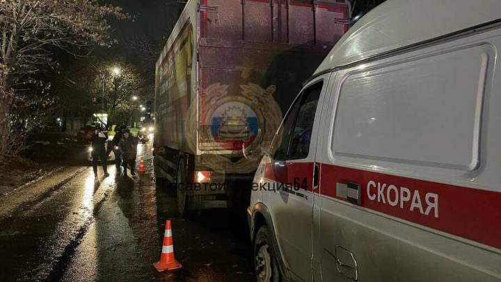 Во 2-м Дачном поселке Саратова женщина погибла под колесами грузовика