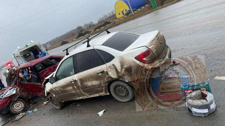 Две "Лады" попали в аварию в Аткарском районе