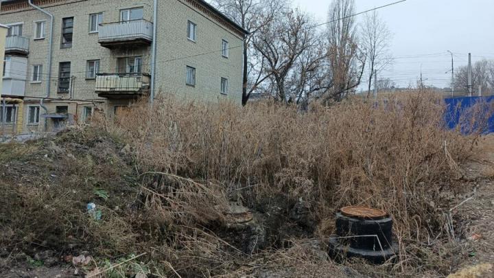 Саратовцы опасаются неогороженных, затопленных водой котлованов в Мурманском проезде