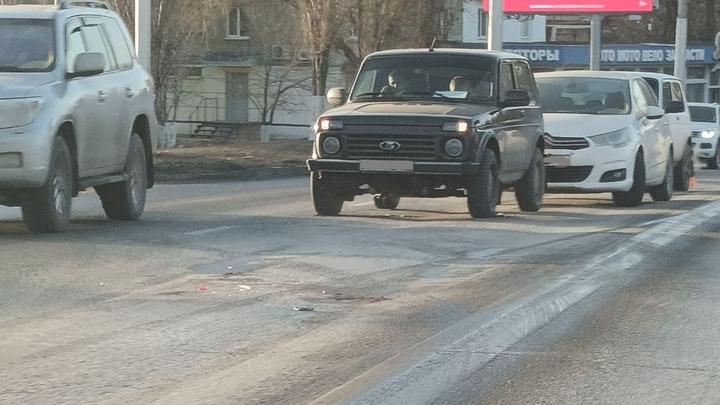 У Трофимовского моста в Саратове произошло тройное ДТП