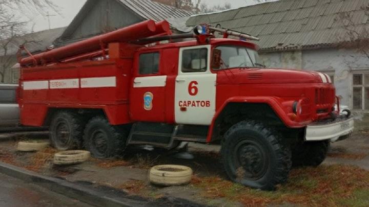 Пожарные тушили квартиру в Заводском районе Саратова