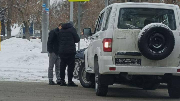 "УАЗ Патриот" влетел в Ford на Большой Горной в Саратове