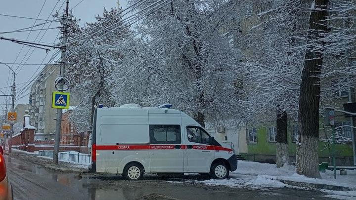 "Ларгус" сбил женщину в Волжском районе Саратова