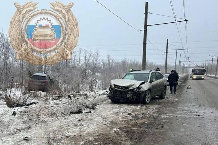 В Балаково произошло ДТП с участием двух элитных иномарок