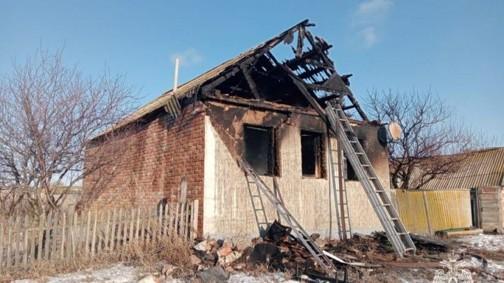 В саратовском селе горел дом