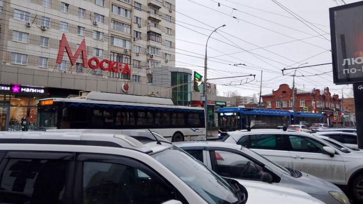 В Саратове большой затор на улице Московской