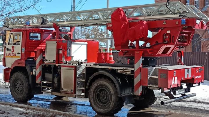 В Саратове сгорел деревянный дом