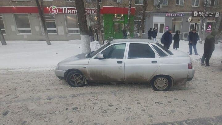 На Шехурдина в Саратове молодой водитель "десятки" наехал на пешехода