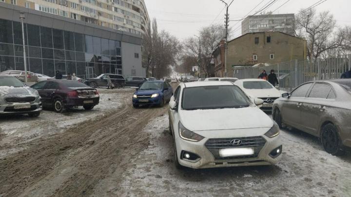 Иномарка сбила пешехода в Волжском районе Саратова