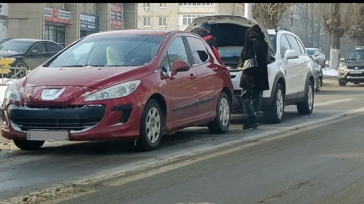 ДТП на Чернышевского в Саратове затрудняет движение