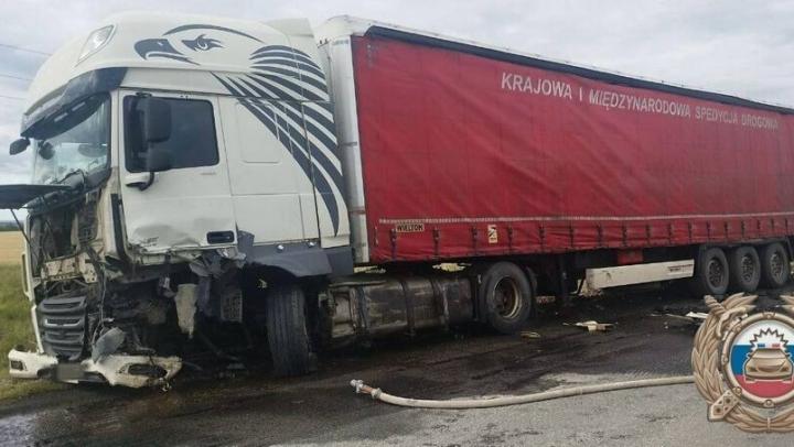 Трагедия на трассе под Озинками: водитель Hyundai погиб в столкновении с фурой Трагедия на трассе под Озинками: водитель Hyundai погиб в столкновении с фурой