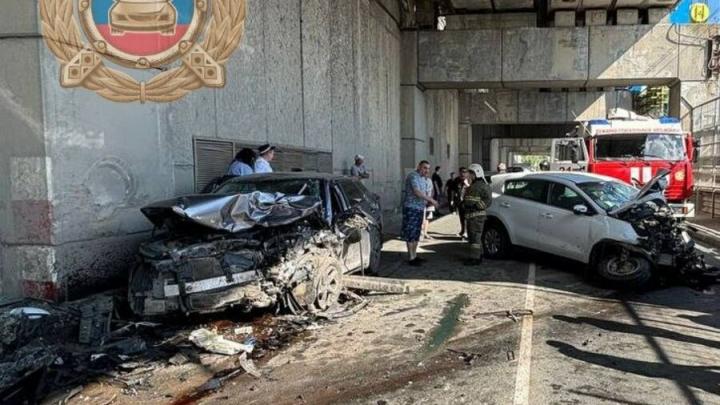 В Балаково на плотине ГЭС столкнулись Kia Sportage и Kia Rio: трое пострадали В Балаково на плотине ГЭС столкнулись Kia Sportage и Kia Rio: трое пострадали