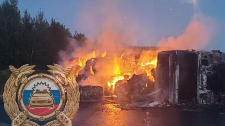Страшное ДТП под Саратовом: легковушки и грузовик вспыхнули после удара, есть погибший Страшное ДТП под Саратовом: легковушки и грузовик вспыхнули после удара, есть погибший