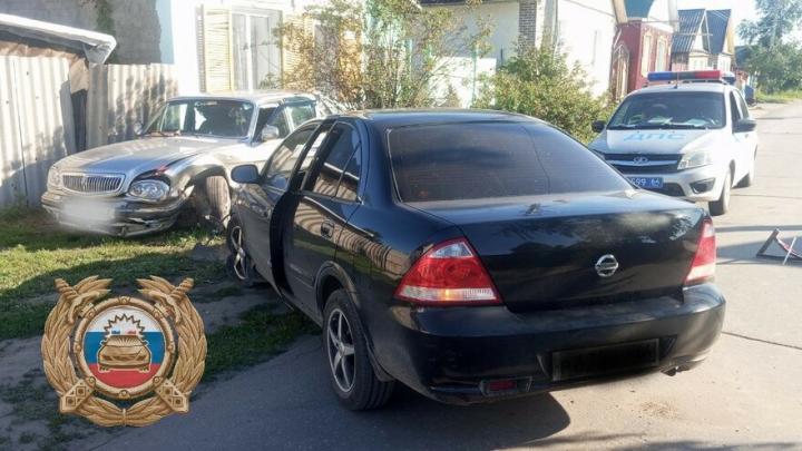 Женщина на Nissan Almera в Марксе врезалась в стоящий ГАЗ: пенсионер госпитализирован Женщина на Nissan Almera в Марксе врезалась в стоящий ГАЗ: пенсионер госпитализирован