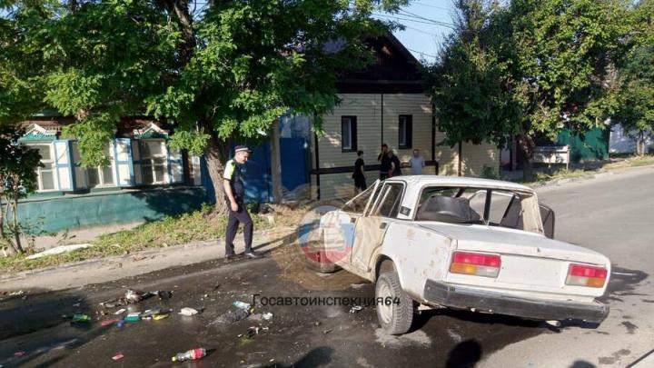 На 1-й Садовой в Саратове перевернулась "семёрка": молодой водитель в больнице На 1-й Садовой в Саратове перевернулась "семёрка": молодой водитель в больнице