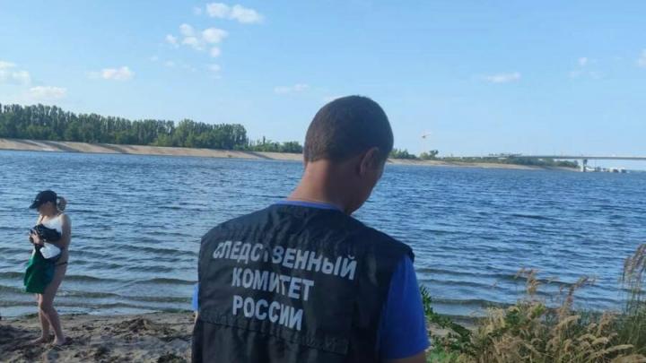 Трагедия около набережной в Балакове: подростка вытащили из воды, но спасти не смогли Трагедия около набережной в Балакове: подростка вытащили из воды, но спасти не смогли