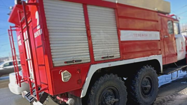 "УАЗ" вспыхнул в селе под Саратовом "УАЗ" вспыхнул в селе под Саратовом