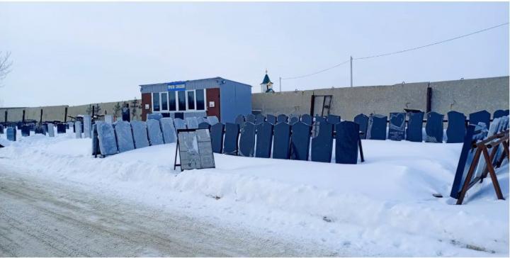 В Саратове снесли нелегальную точку с надгробиями на Елшанском кладбище