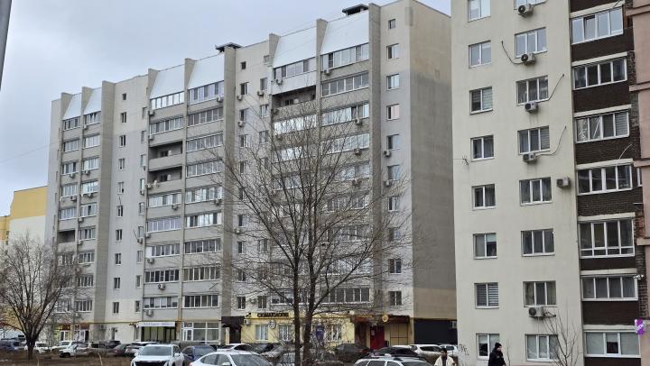 В Энгельсе 17-летняя девушка погибла при падении с 10 этажа В Энгельсе 17-летняя девушка погибла при падении с 10 этажа