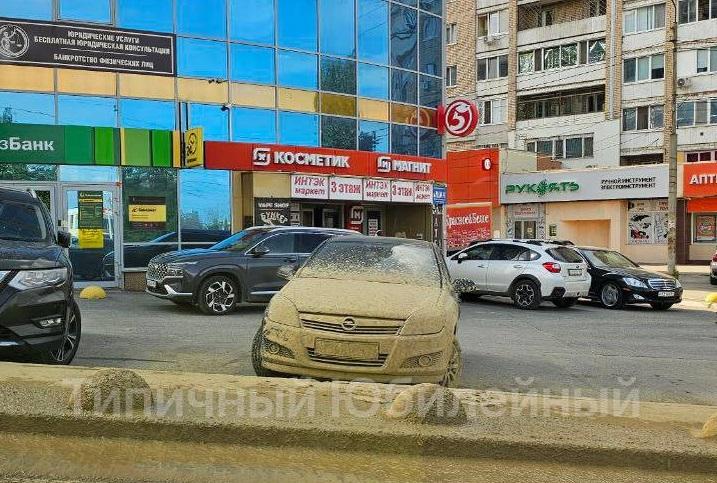В Юбилейном автомобили залило грязью из-за работ "Водоканала"