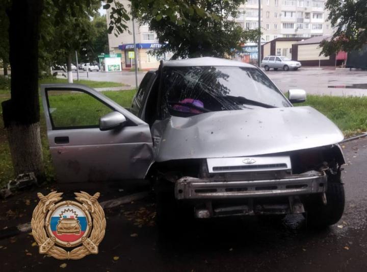 Ночное ДТП в Балашове: пассажирка госпитализирована после столкновения с деревом Ночное ДТП в Балашове: пассажирка госпитализирована после столкновения с деревом