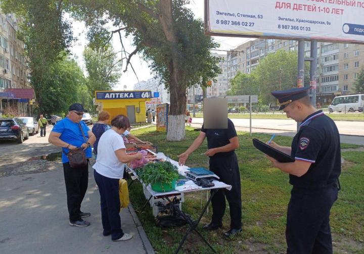 В Энгельсе арестовали нарушителя за несанкционированную торговлю В Энгельсе арестовали нарушителя за несанкционированную торговлю