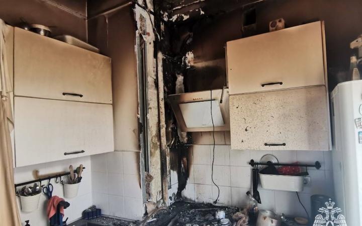 13 пожаров за сутки: в Саратове из-за чайника эвакуировали жильцов