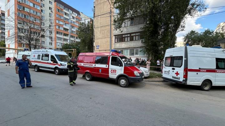 Спасатели нашли 11 выживших под завалами в Саратове, в том числе 5-летнюю девочку Спасатели нашли 11 выживших под завалами в Саратове, в том числе 5-летнюю девочку