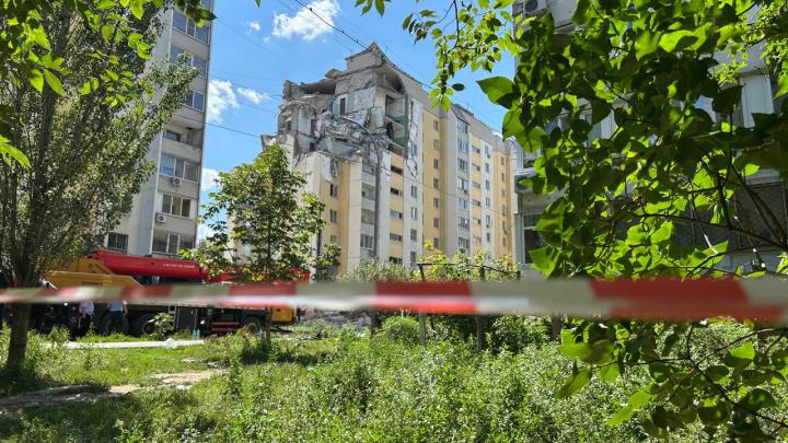Спасатели продолжают разбирать завалы на Блинова, но пострадавший перестал подавать признаки жизни