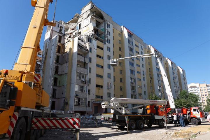 В Саратове продолжается ликвидация последствий обрушения дома на Блинова: ночью вывезли более 2000 кубометров завалов В Саратове продолжается ликвидация последствий обрушения дома на Блинова: ночью вывезли более 2000 кубометров завалов