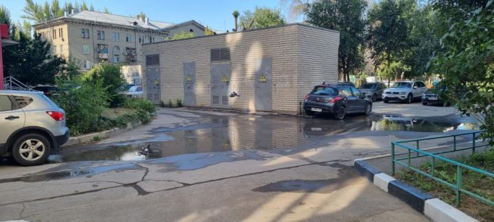 Новая угроза: в Заводском районе Саратова вода заливает трансформаторную будку Новая угроза: в Заводском районе Саратова вода заливает трансформаторную будку