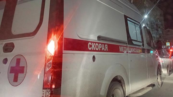 В Энгельсе пьяная девушка напала на фельдшера скорой помощи В Энгельсе пьяная девушка напала на фельдшера скорой помощи