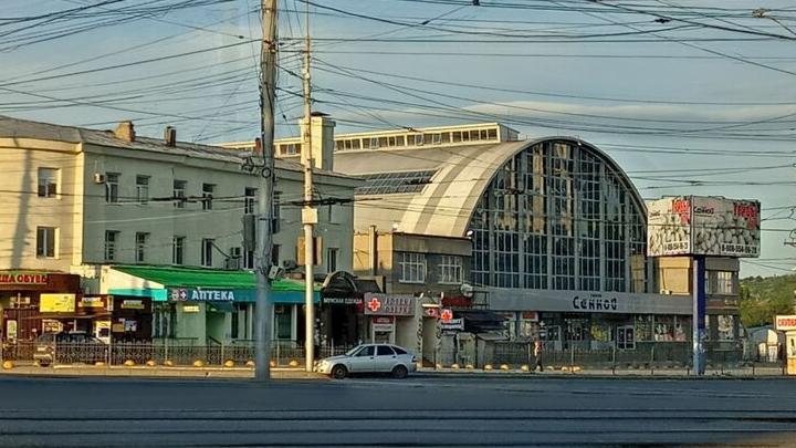 В Саратове тушили пожар в частном доме в районе Сенного рынка В Саратове тушили пожар в частном доме в районе Сенного рынка