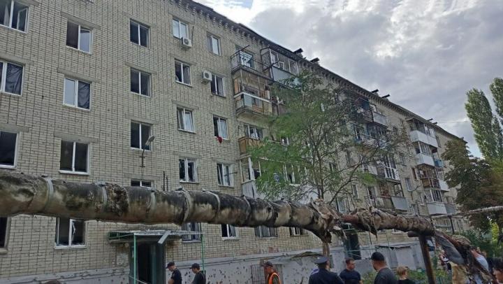 Атака беспилотников в Саратовской области: у повреждённых домов продолжается ликвидация последствий