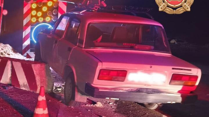 Пенсионер на "семёрке" разнёс бетонные блоки в Гагаринском районе Саратова