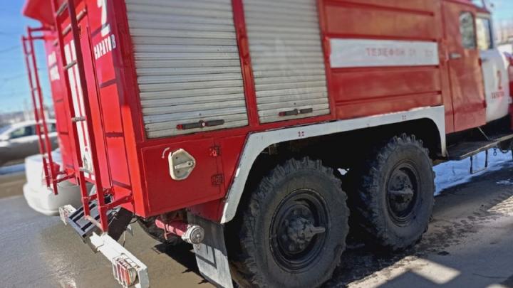 Три расчёта тушили пожар у ТЦ «Облака» в Энгельсе Три расчёта тушили пожар у ТЦ «Облака» в Энгельсе