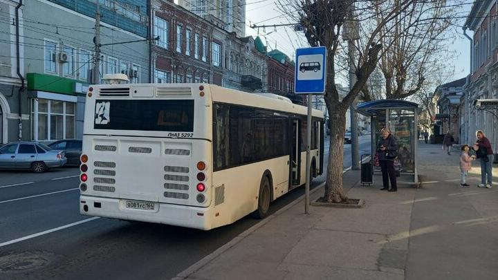 Травмирование пенсионерки в саратовском автобусе: мастер участка автоколонны ожидает суда Травмирование пенсионерки в саратовском автобусе: мастер участка автоколонны ожидает суда